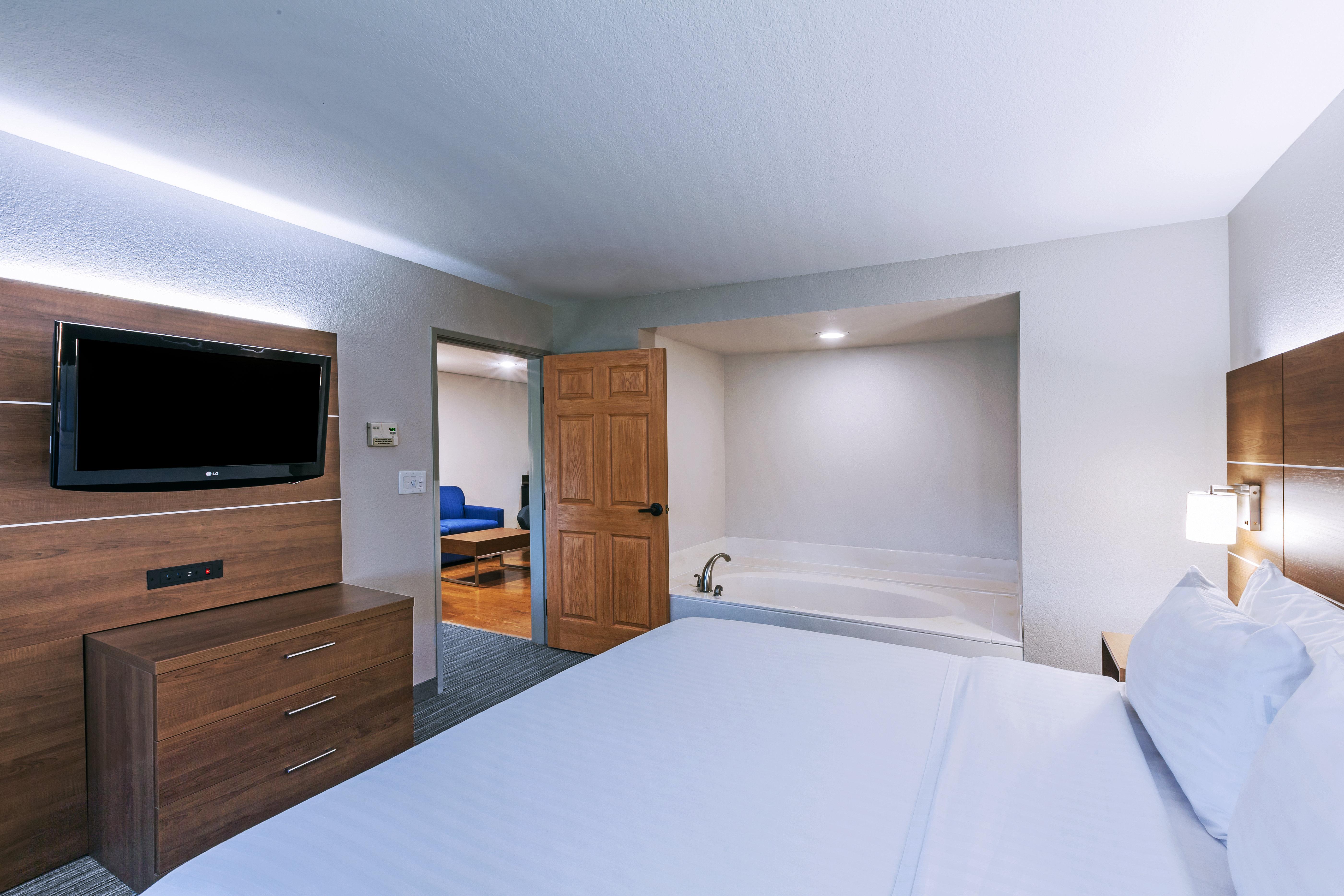 Holiday Inn Express & Suites Tulsa S Broken Arrow Hwy 51 By Ihg Kültér fotó