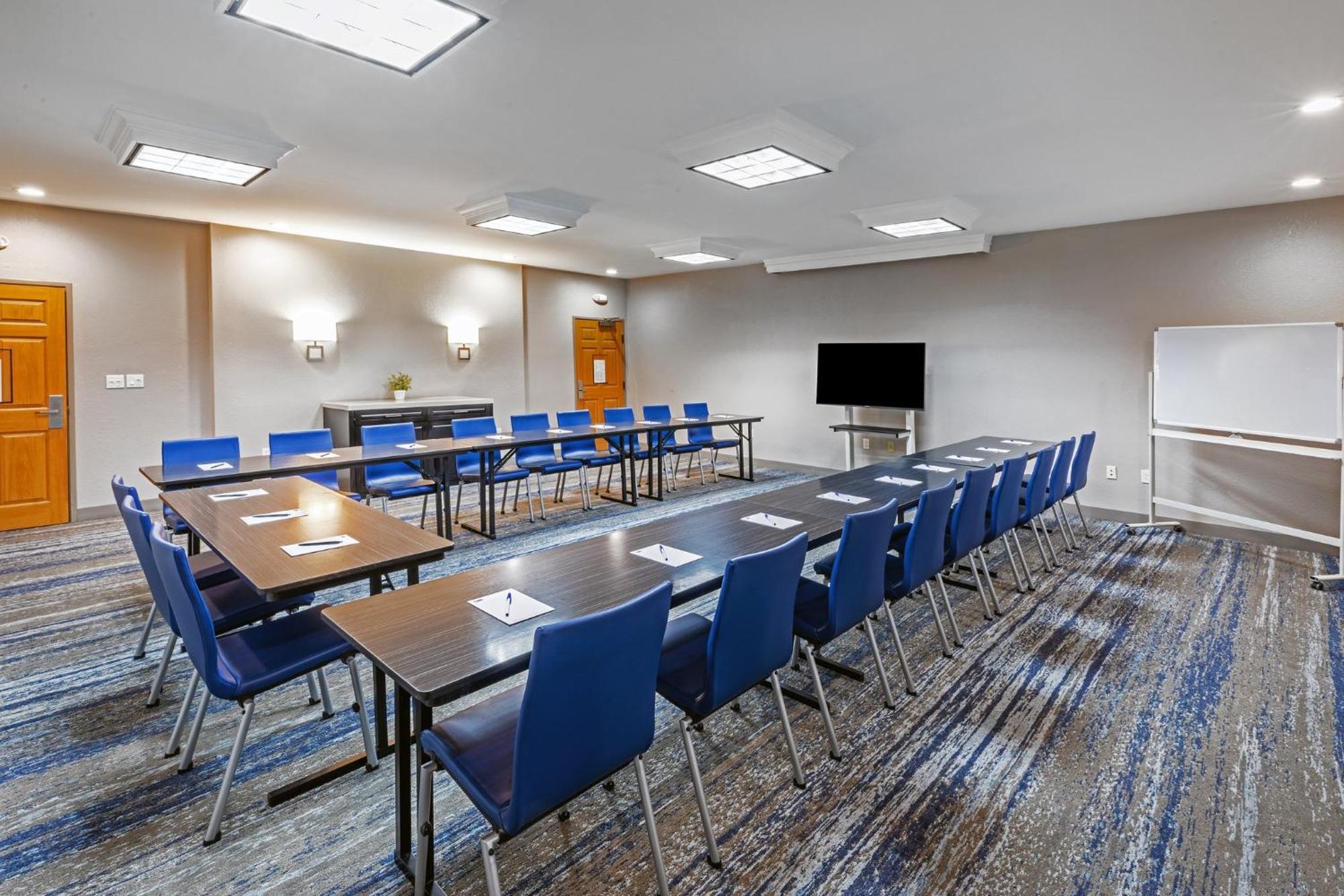 Holiday Inn Express & Suites Tulsa S Broken Arrow Hwy 51 By Ihg Kültér fotó