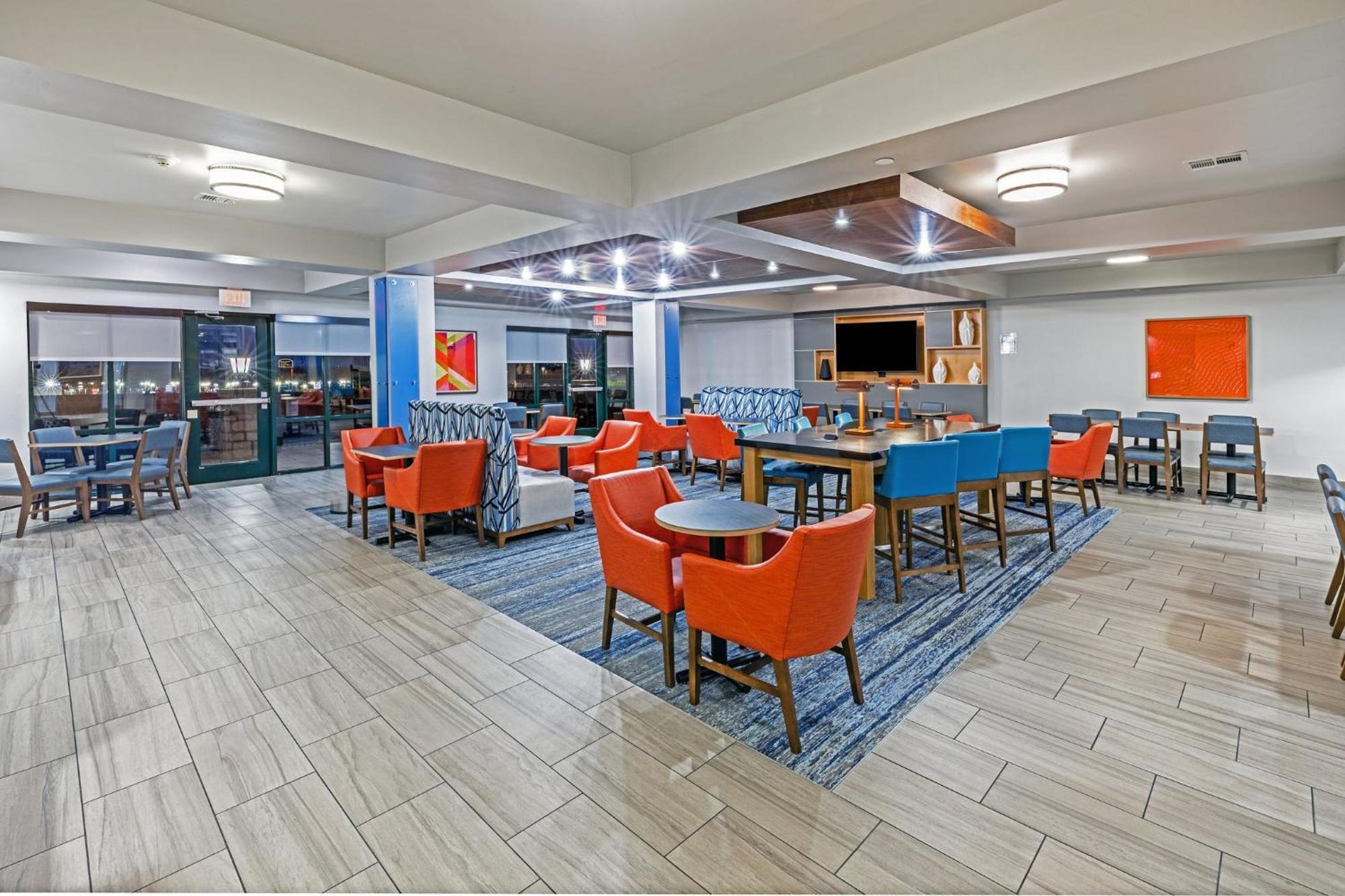 Holiday Inn Express & Suites Tulsa S Broken Arrow Hwy 51 By Ihg Kültér fotó