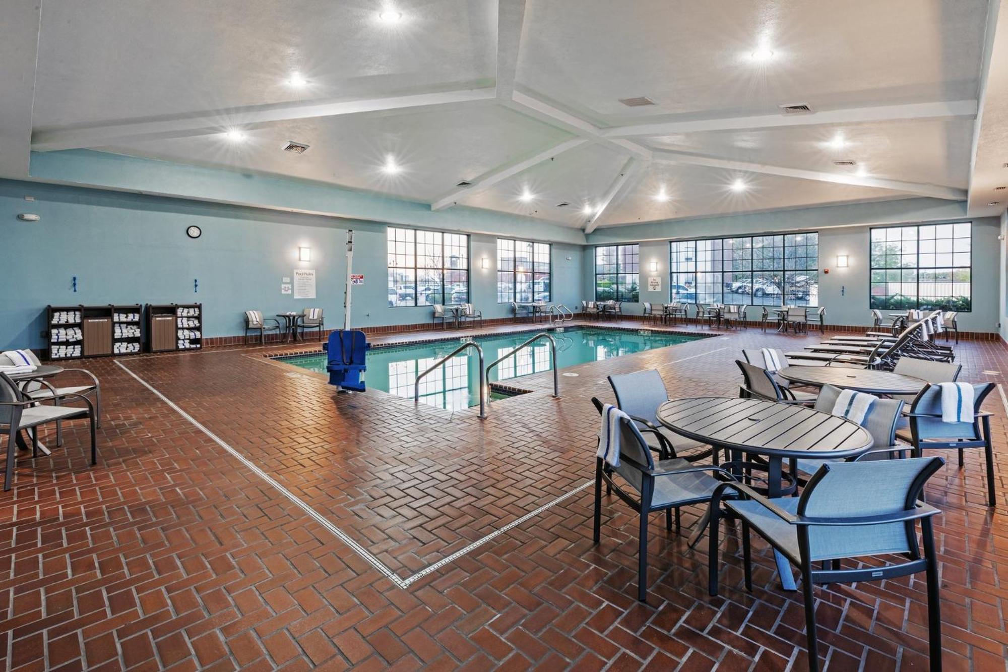 Holiday Inn Express & Suites Tulsa S Broken Arrow Hwy 51 By Ihg Kültér fotó