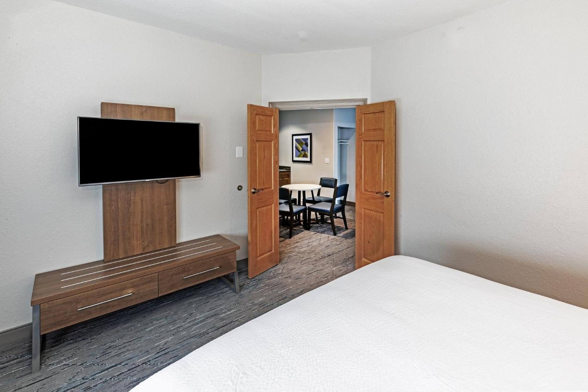 Holiday Inn Express & Suites Tulsa S Broken Arrow Hwy 51 By Ihg Kültér fotó